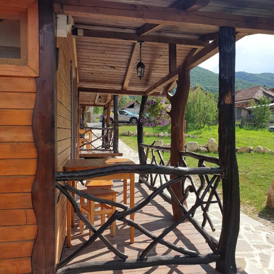 Pensiunea 8 Odăi Poiana Aiudului Exterior foto