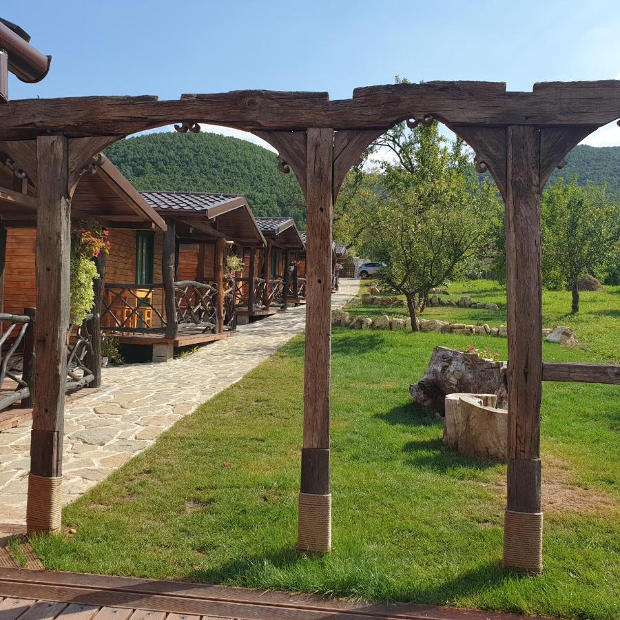 Pensiunea 8 Odăi Poiana Aiudului Exterior foto