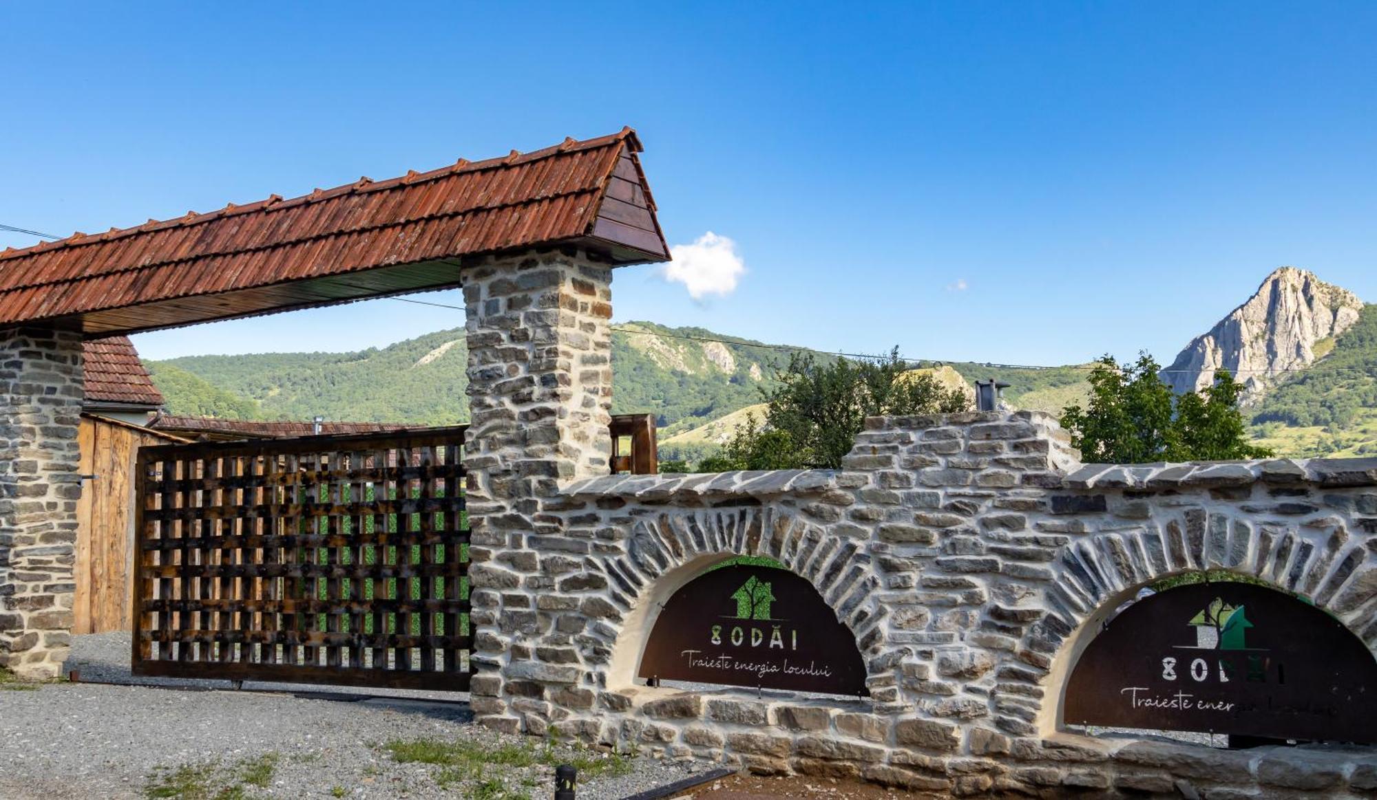 Pensiunea 8 Odăi Poiana Aiudului Exterior foto